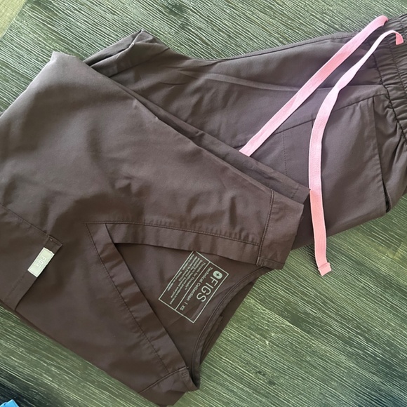 FIGS scrubs sets… original price per set $96 offering $40 per set - Picture 7 of 16